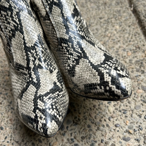 Boss Babe, FRANCO SARTO, snake heeled booties!! - Picture 3 of 12